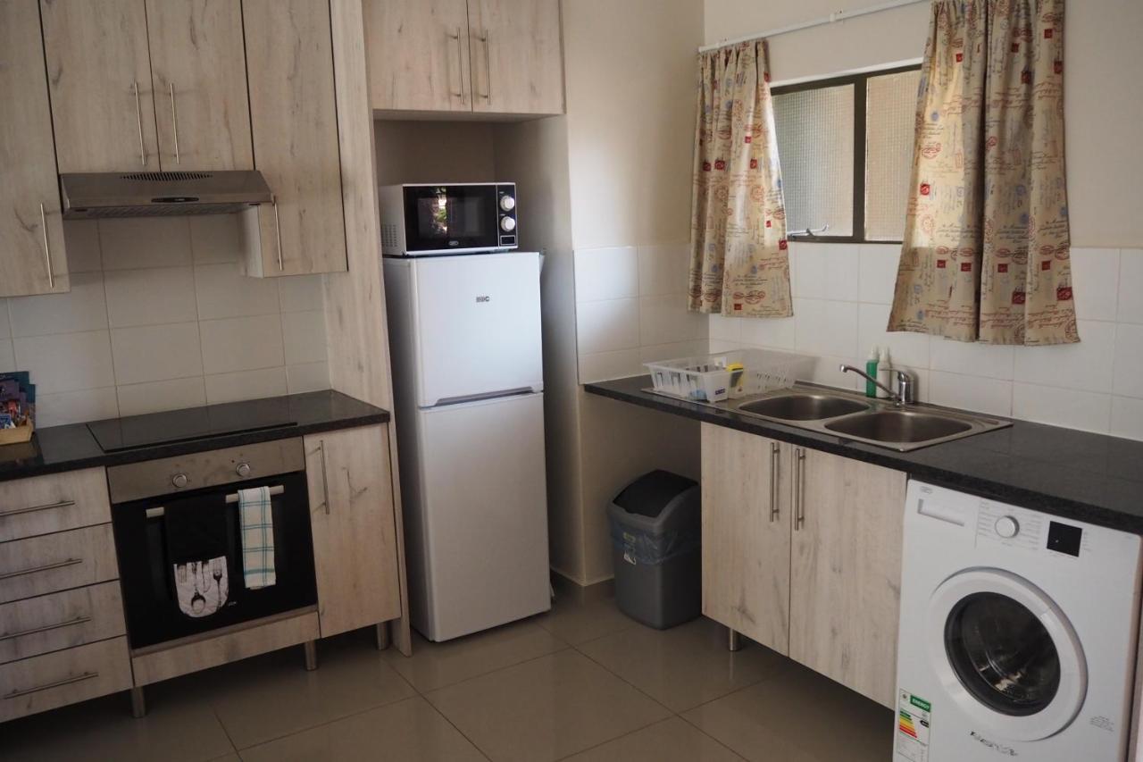 Or Tambo Self Catering Apartments, The Willows Boksburg Exterior foto