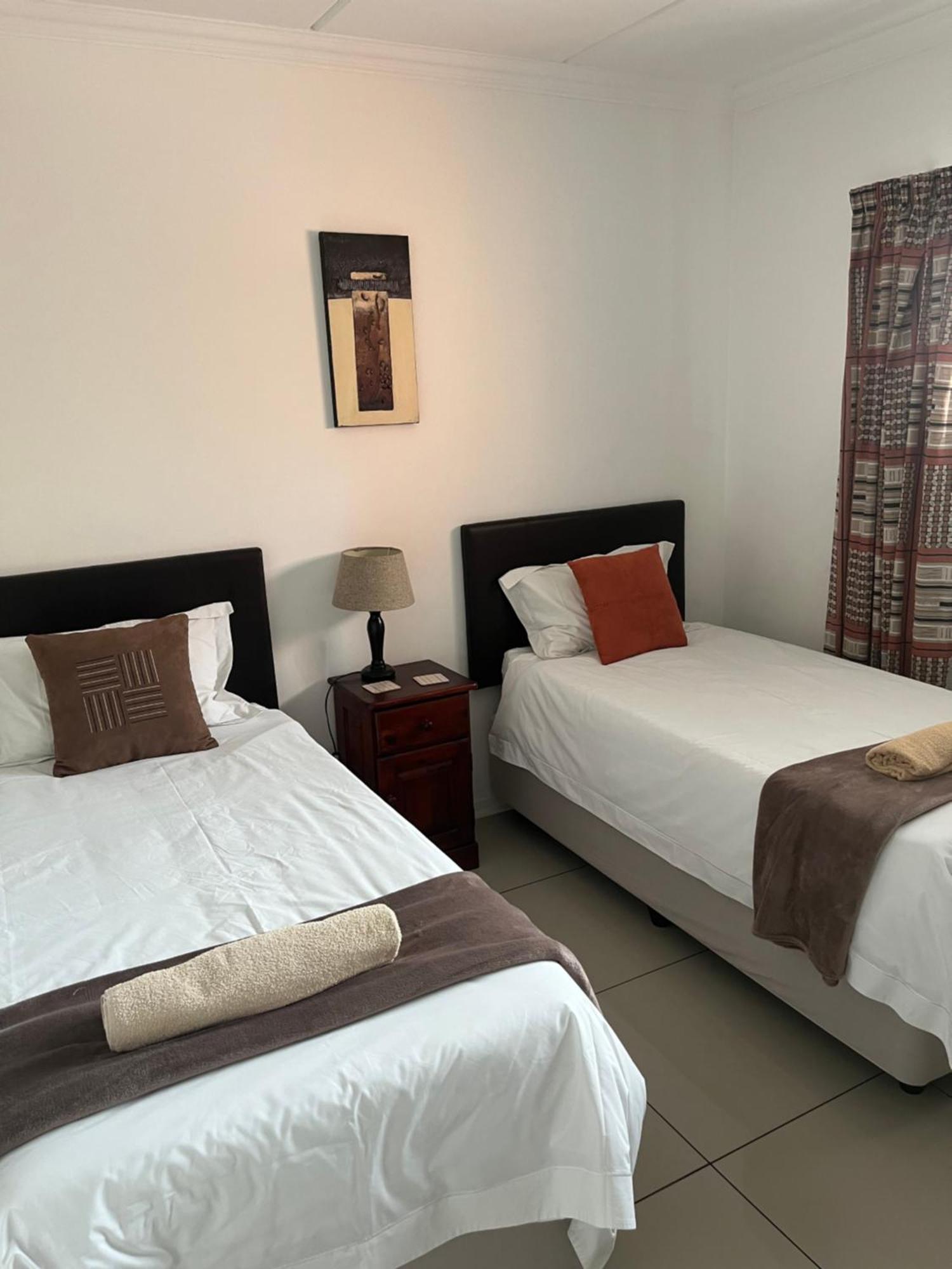 Or Tambo Self Catering Apartments, The Willows Boksburg Exterior foto