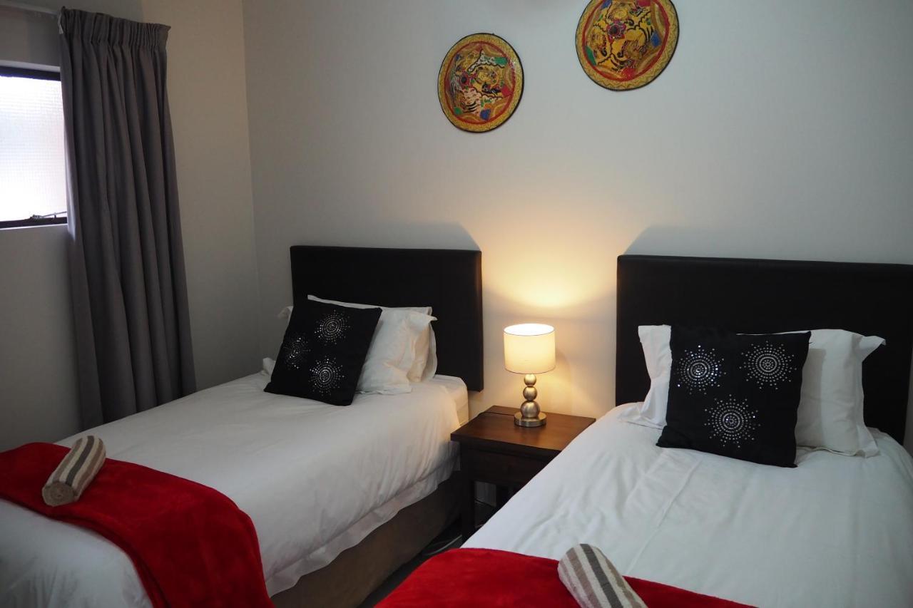 Or Tambo Self Catering Apartments, The Willows Boksburg Exterior foto