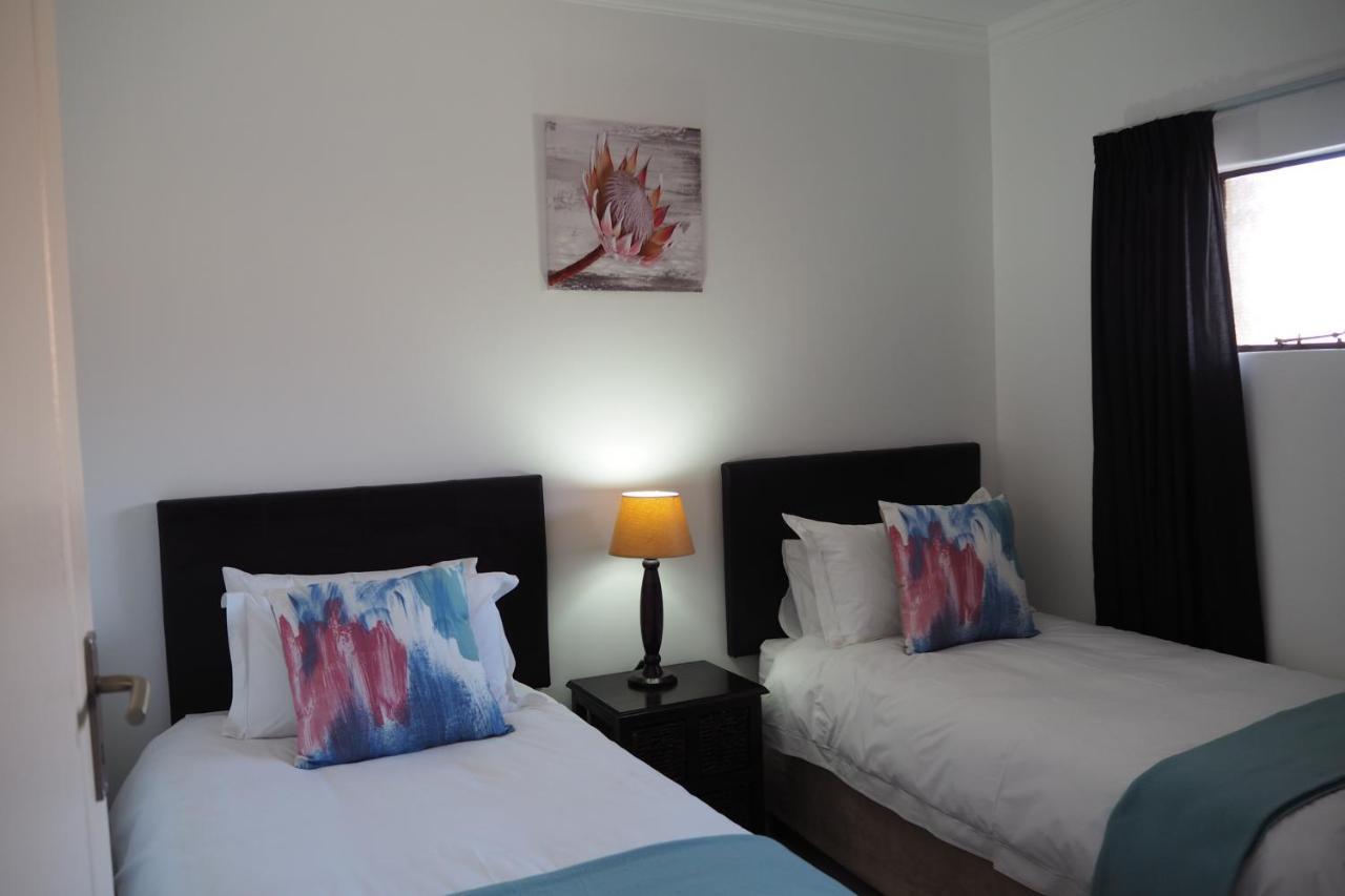 Or Tambo Self Catering Apartments, The Willows Boksburg Exterior foto